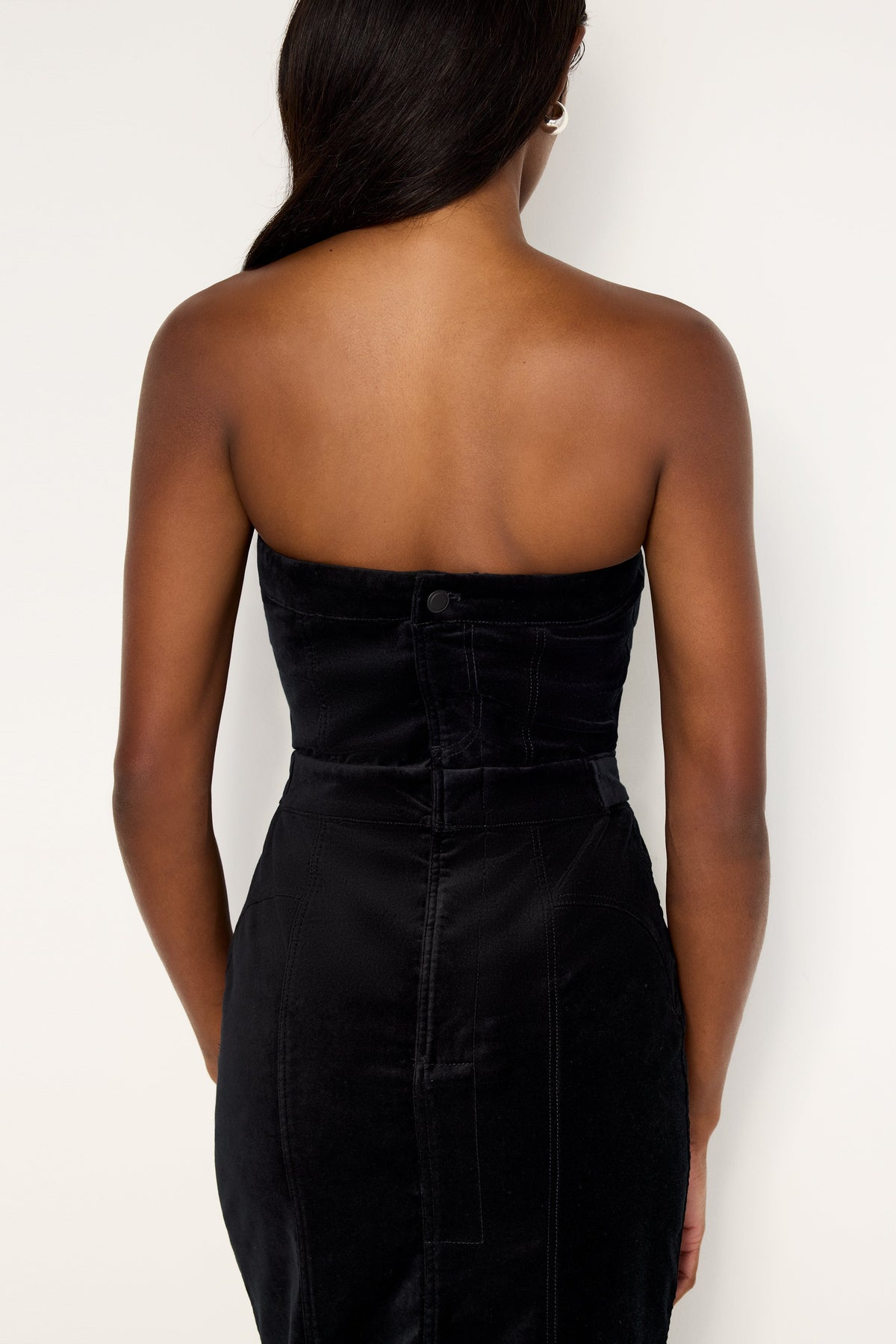 Premium FIT FOR SUCCESS STRAPLESS VELVET DRESS BLACK001