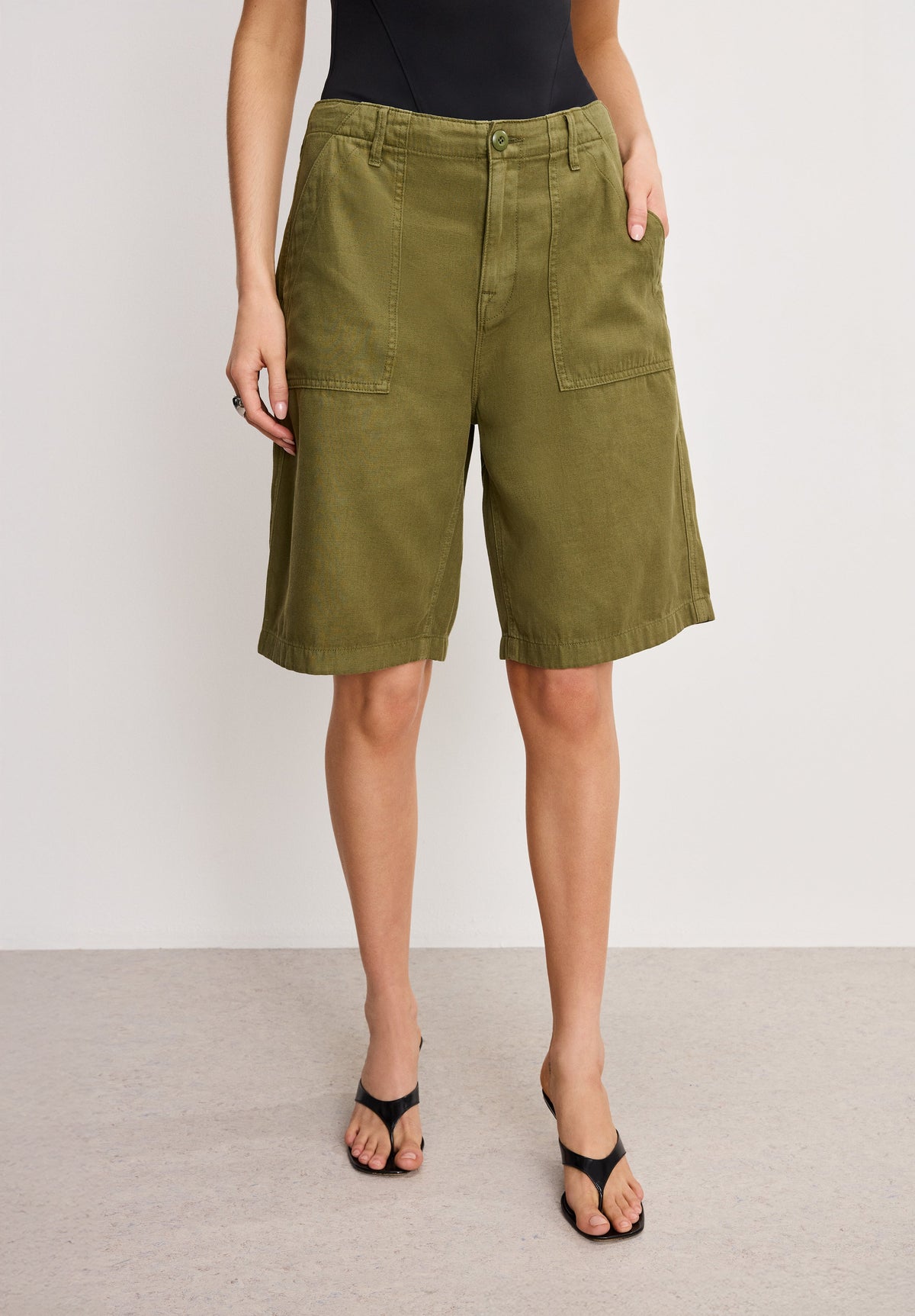 Premium LITE LINEN BERMUDA SHORT MARTINI OLIVE002
