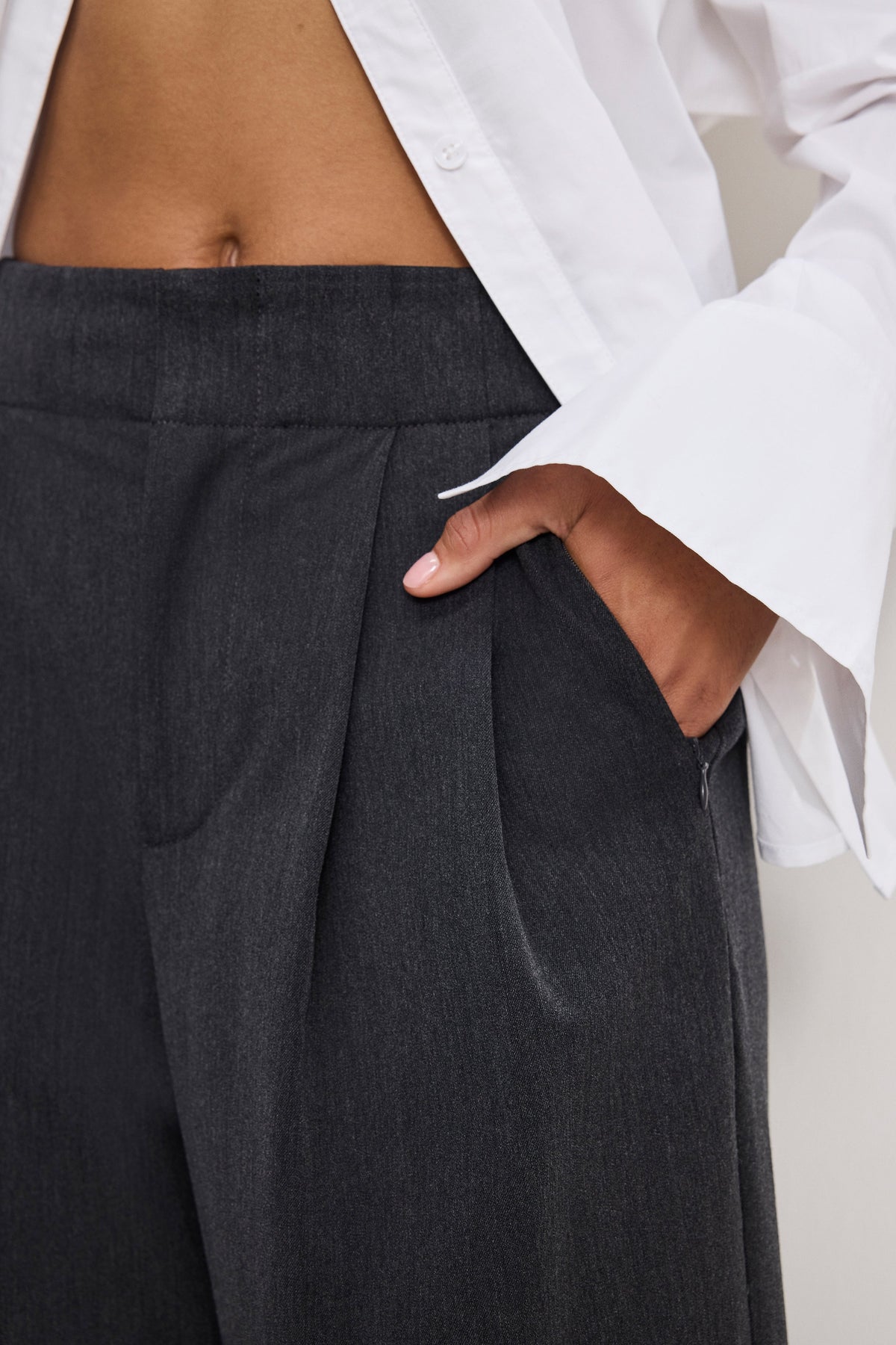 Premium ESSENTIAL SUITING PLEATED CROPPED TROUSERS DARK HEATHER GRAY