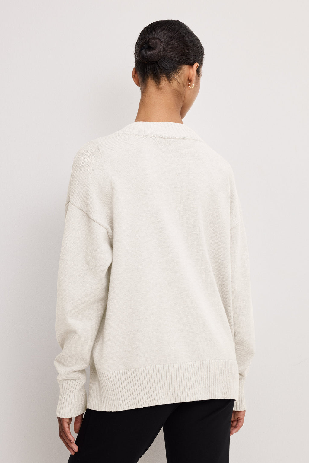 Premium DEEP V KNIT SWEATER VANILLA001