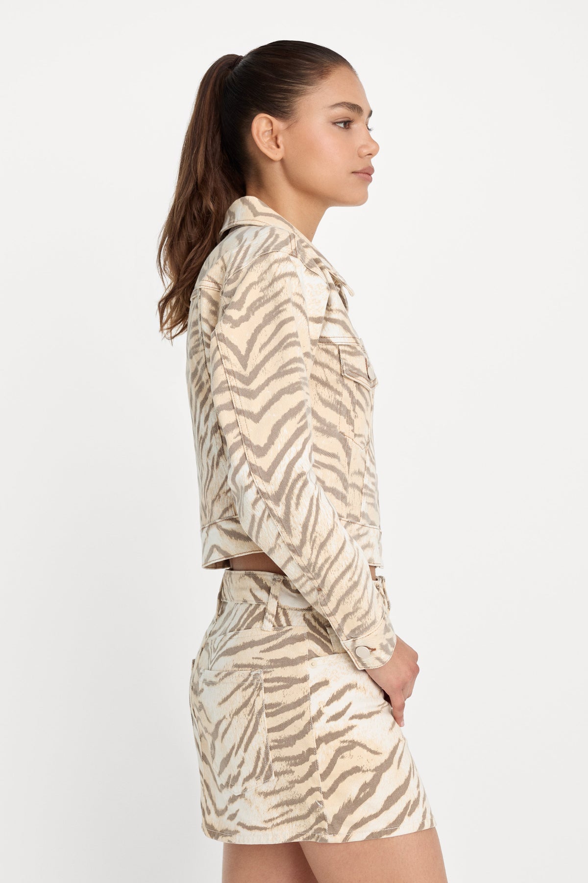 Premium ESSENTIAL CROP DENIM JACKET BROWN TIGER
