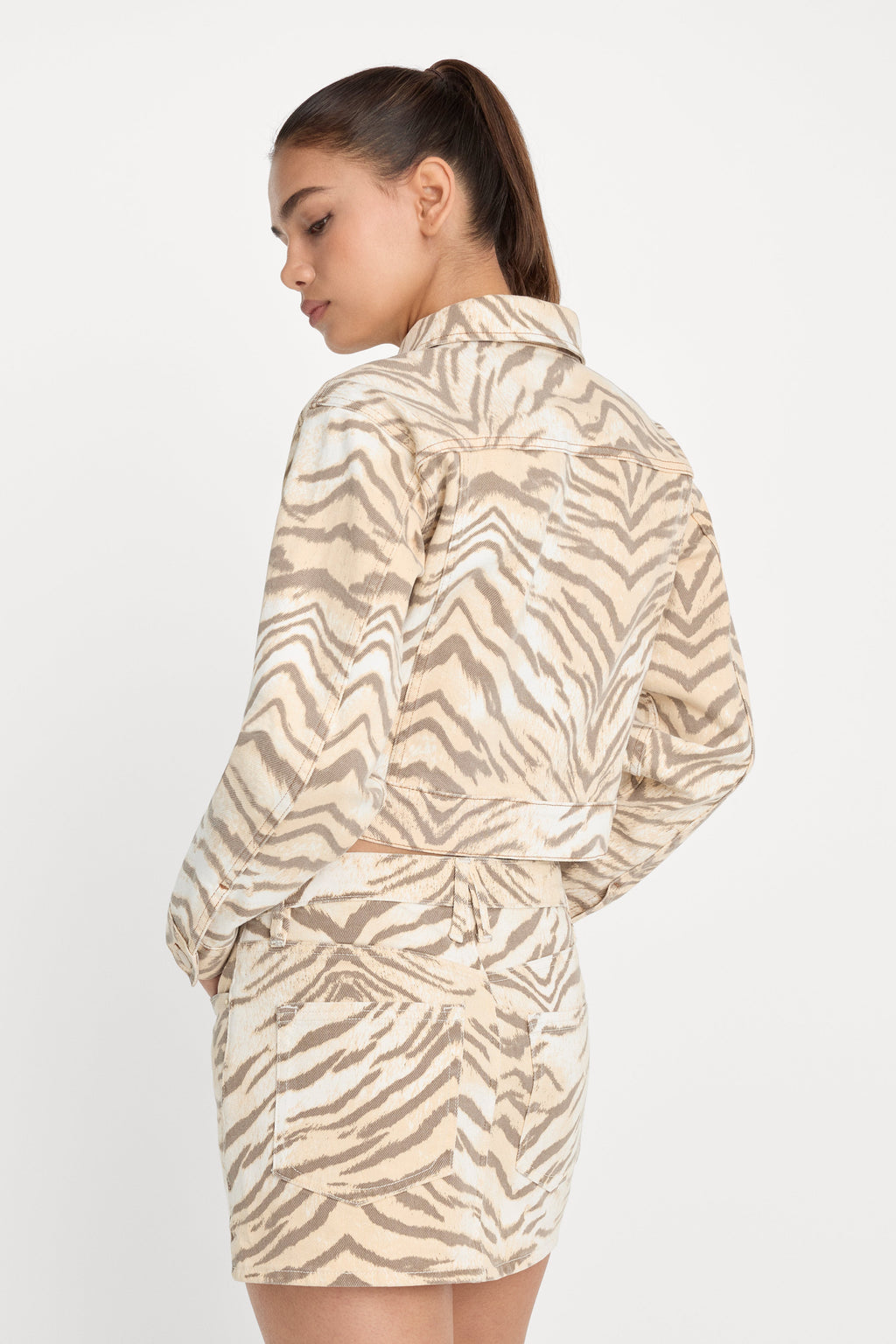 Premium ESSENTIAL CROP DENIM JACKET BROWN TIGER