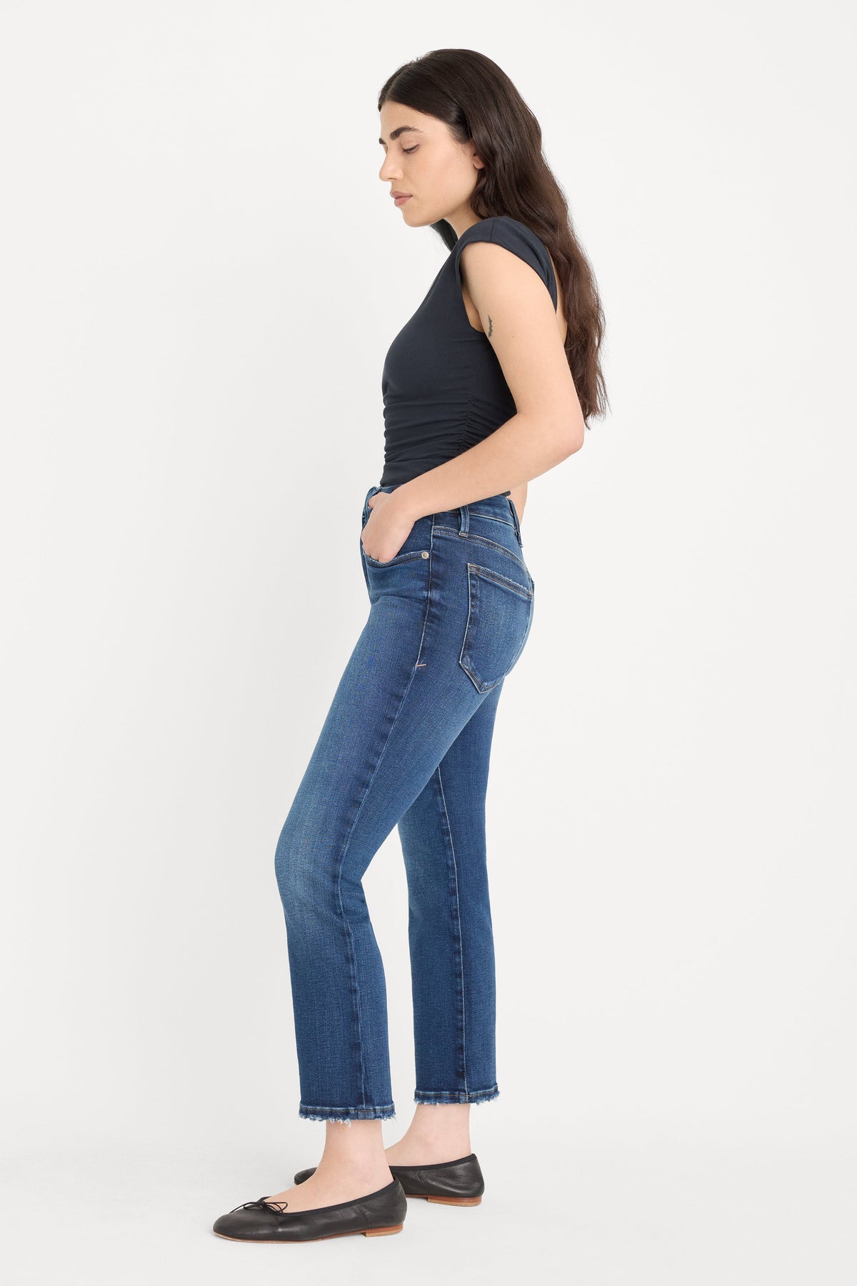 Premium SOFT TECH GOOD PETITE STRAIGHT JEANSINDIGO511