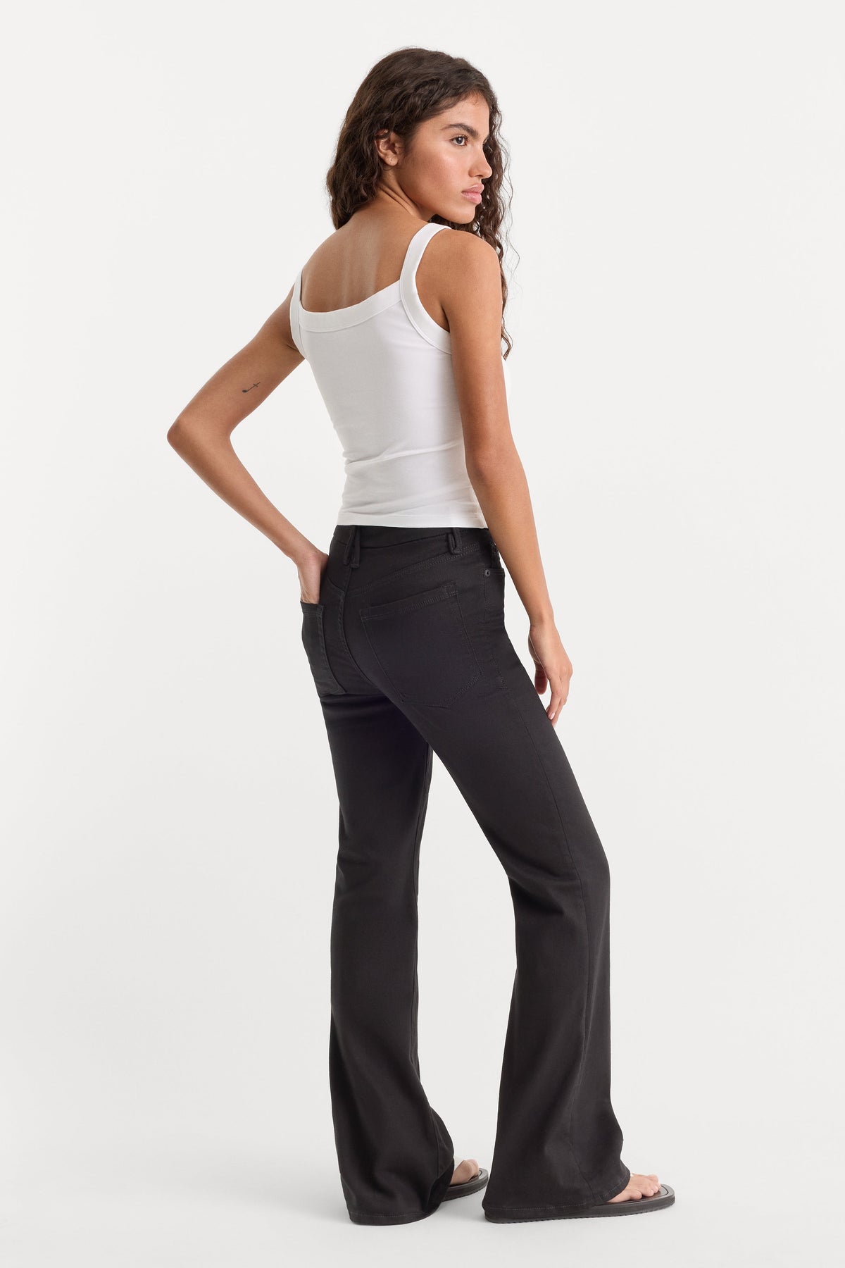 Premium NEVER FADE GOOD PETITE FLARE JEANS BLACK