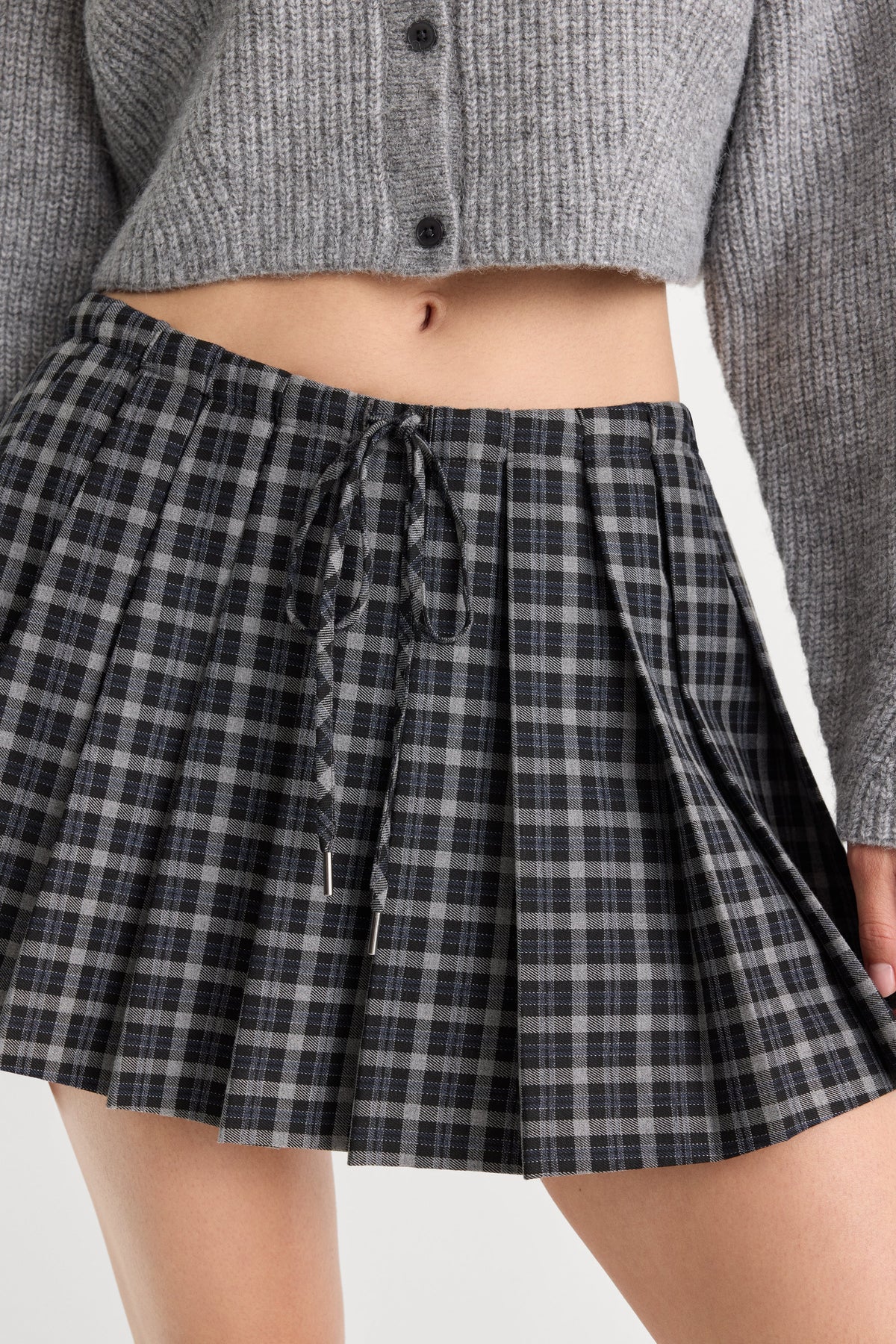 Premium THE PLEATED SKIRT CHARCOAL PLAID