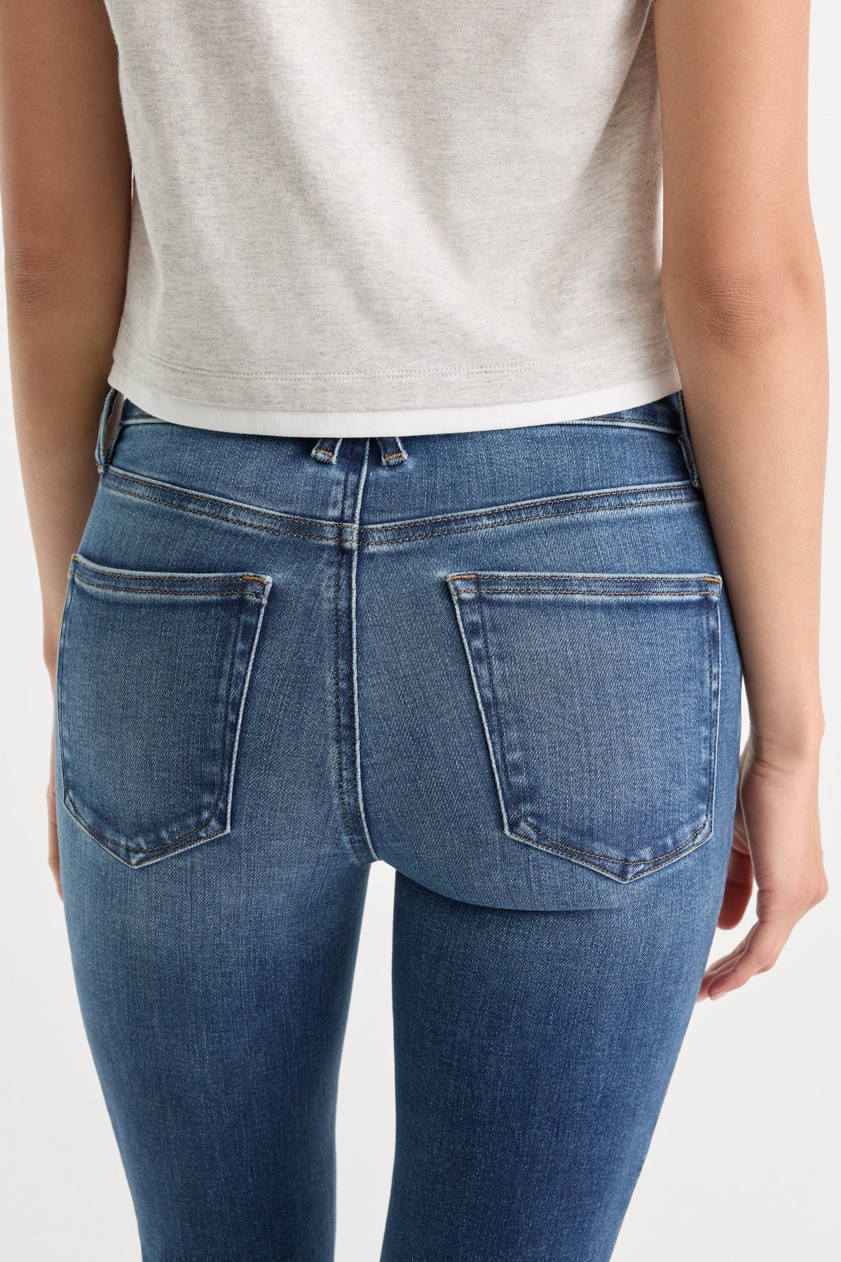 Premium MID RISE CIGARETTE JEANS NEWCREST