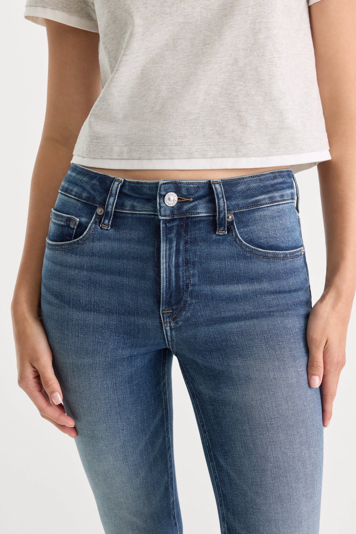 Premium MID RISE CIGARETTE JEANS NEWCREST