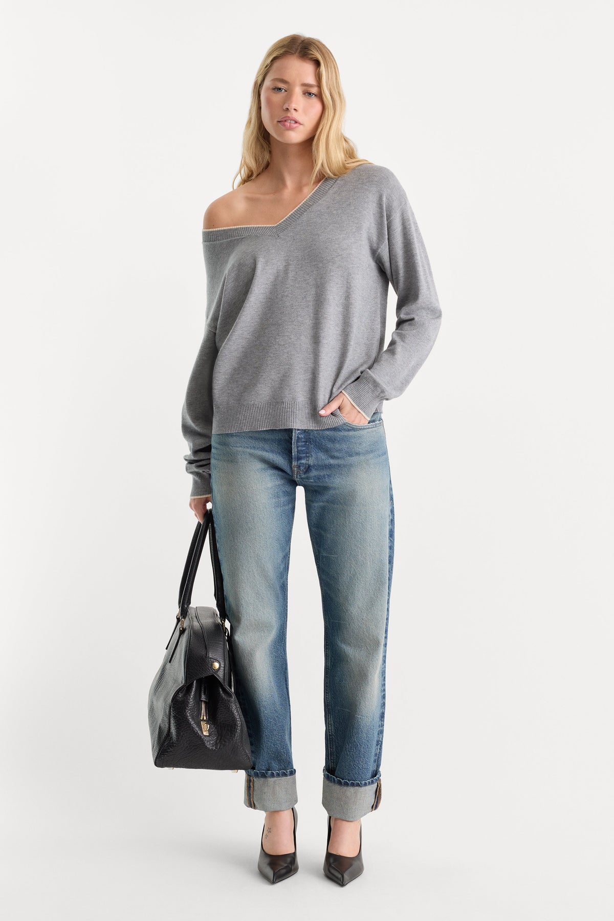 Premium THE COZY V NECK SWEATER HEATHER GREY001