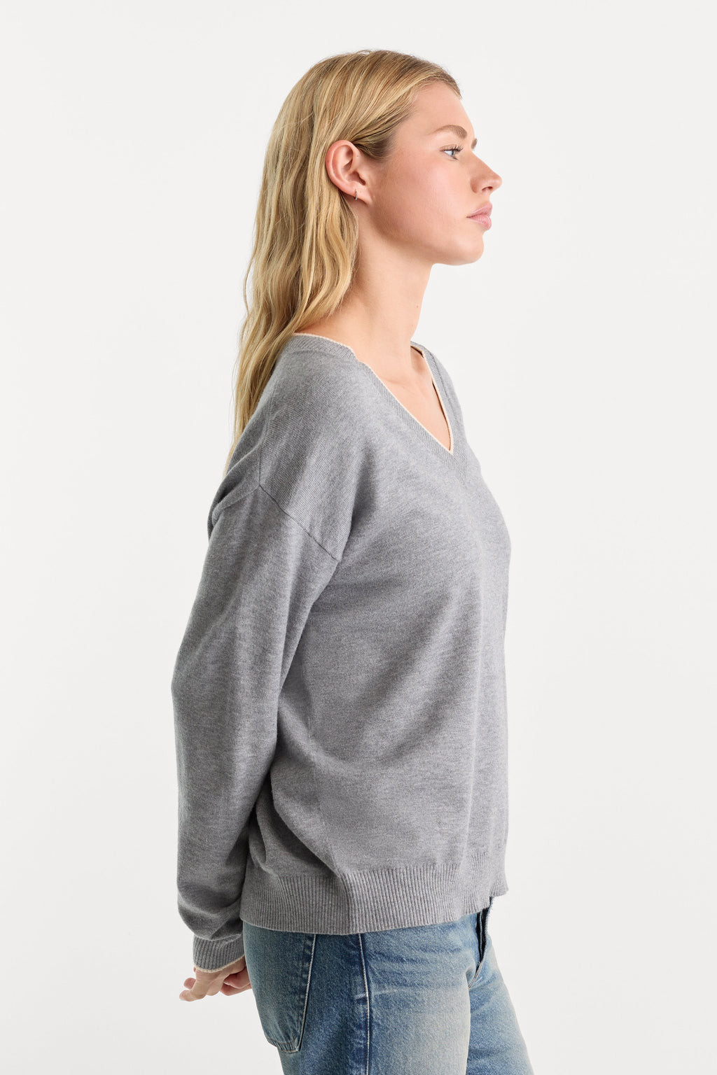 Premium THE COZY V NECK SWEATER HEATHER GREY001