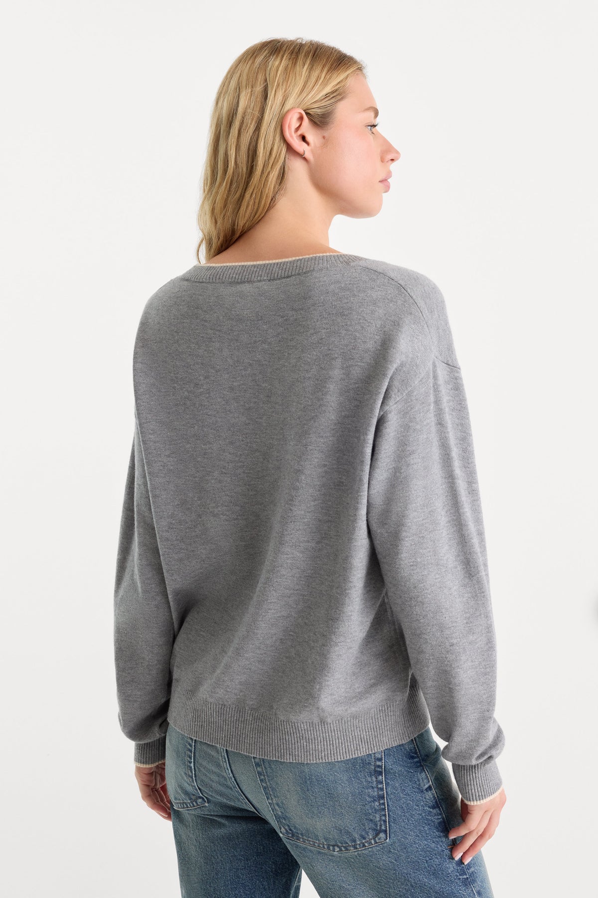 Premium THE COZY V NECK SWEATER HEATHER GREY001