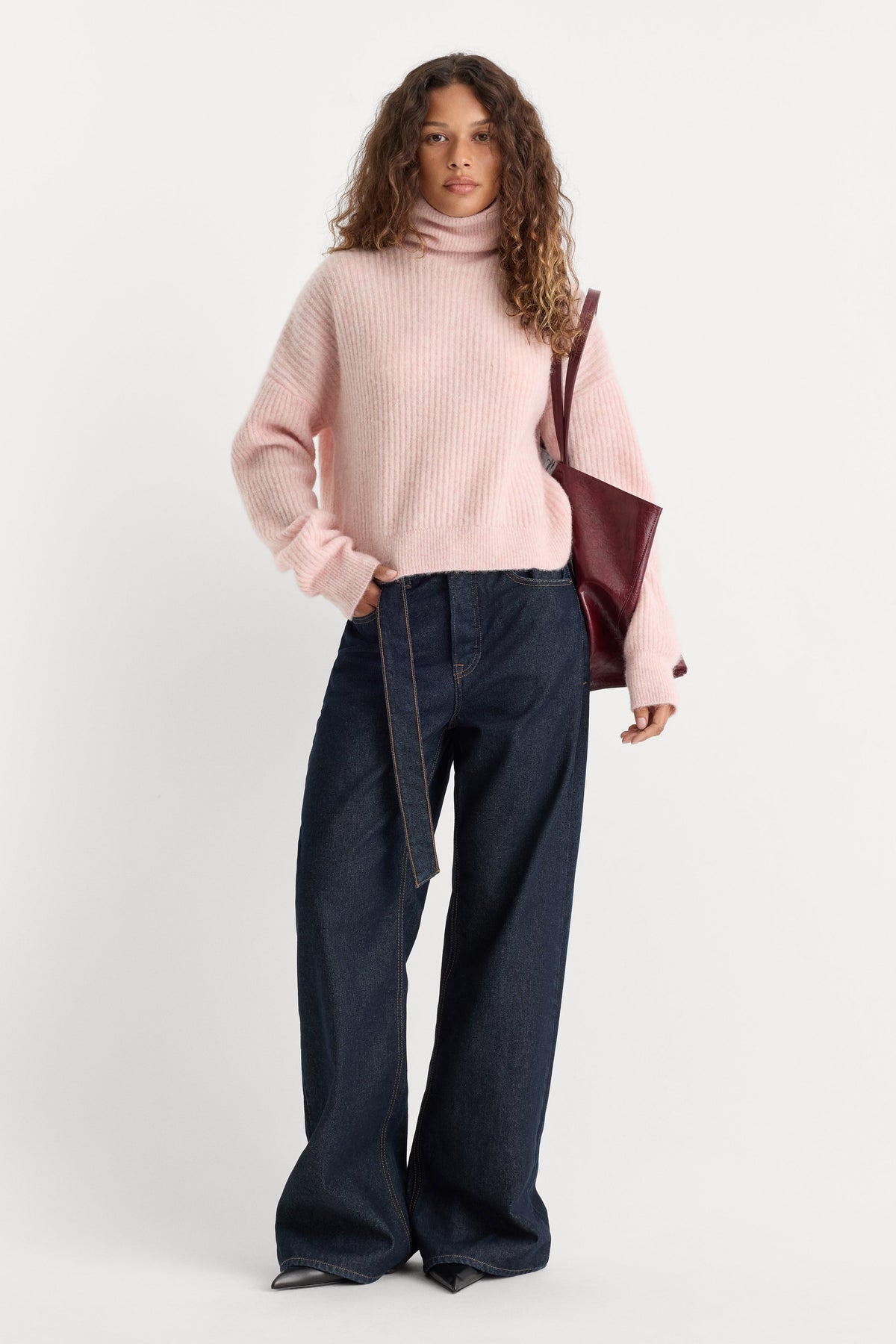 Premium THE OVERSIZED TURTLENECK SWEATER BLUSH