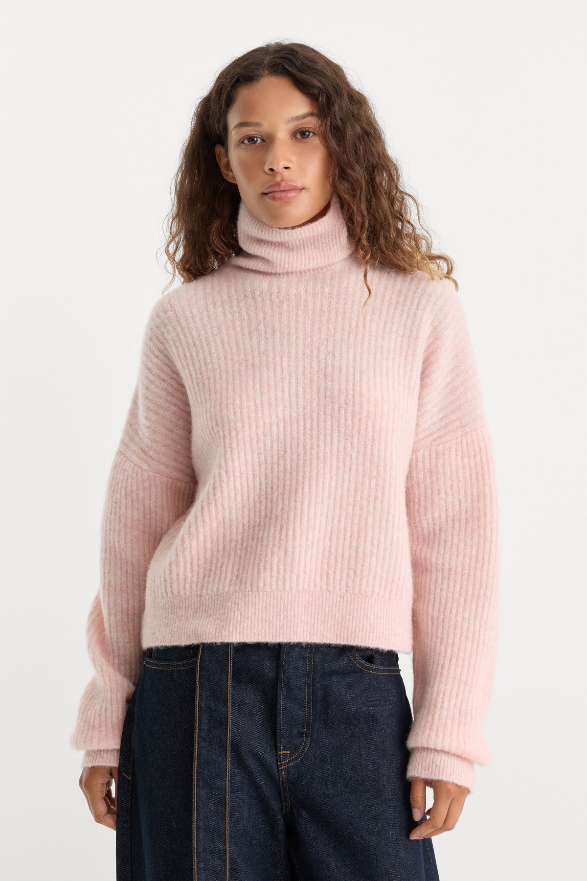 Premium THE OVERSIZED TURTLENECK SWEATER BLUSH