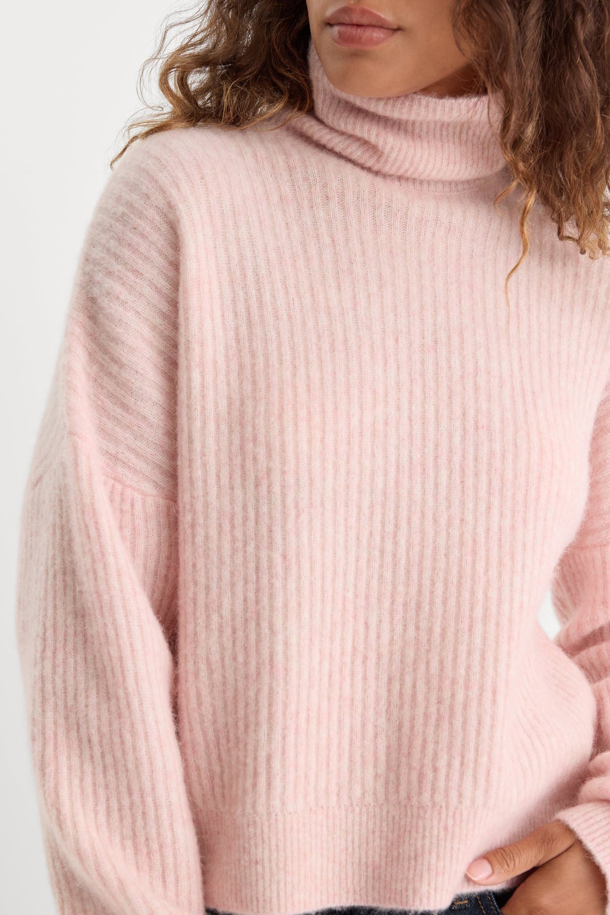Premium THE OVERSIZED TURTLENECK SWEATER BLUSH