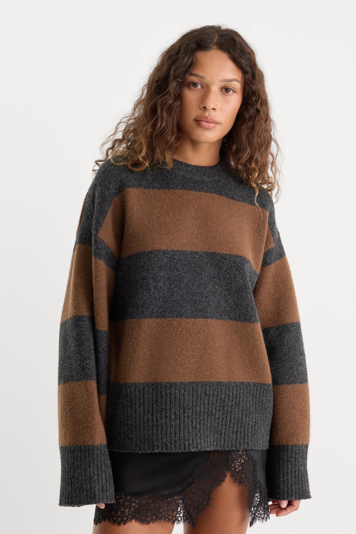 Premium THE OVERSIZED CREW SWEATER CHARCOAL BROWN STRIPE