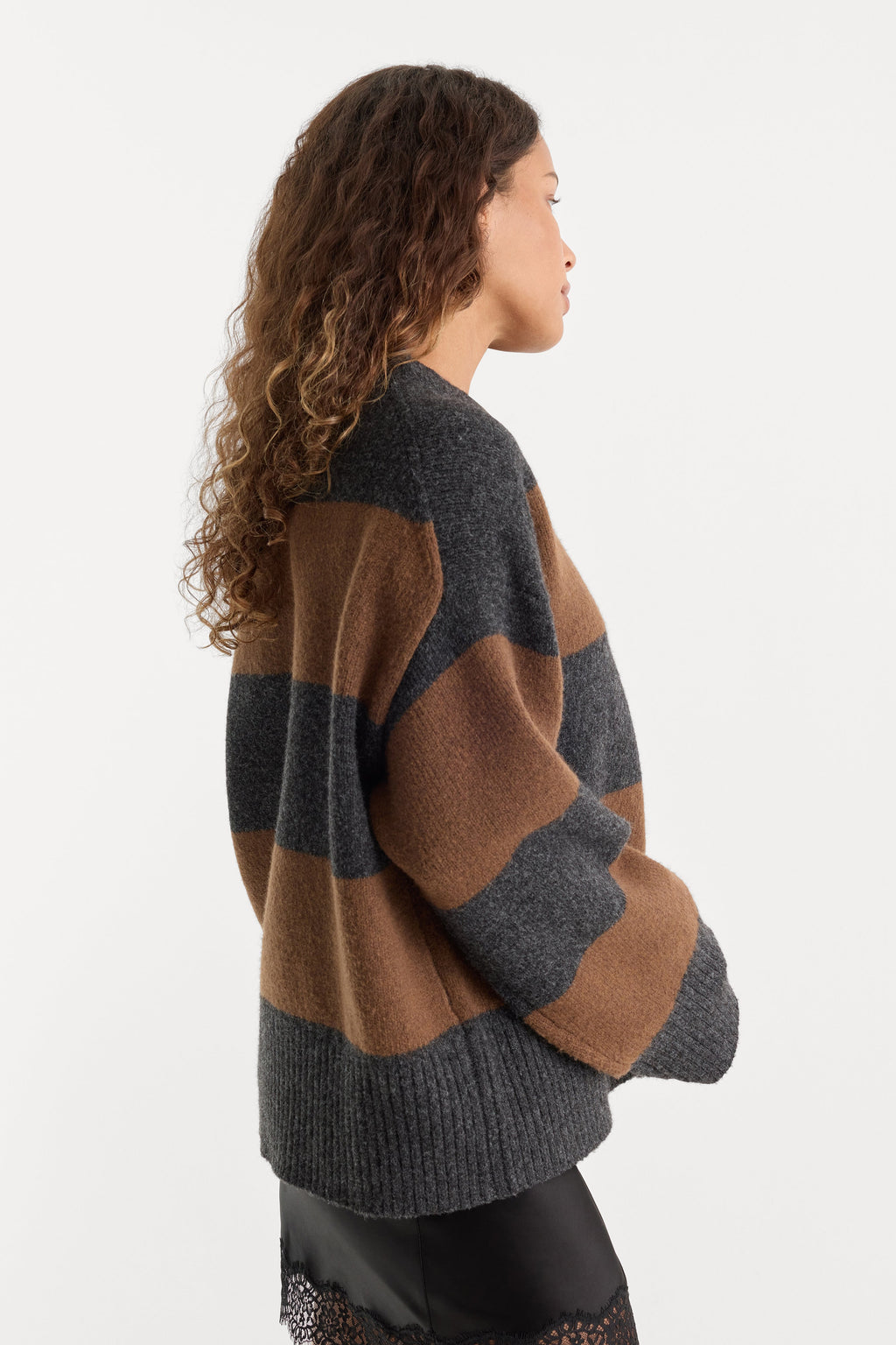 Premium THE OVERSIZED CREW SWEATER CHARCOAL BROWN STRIPE
