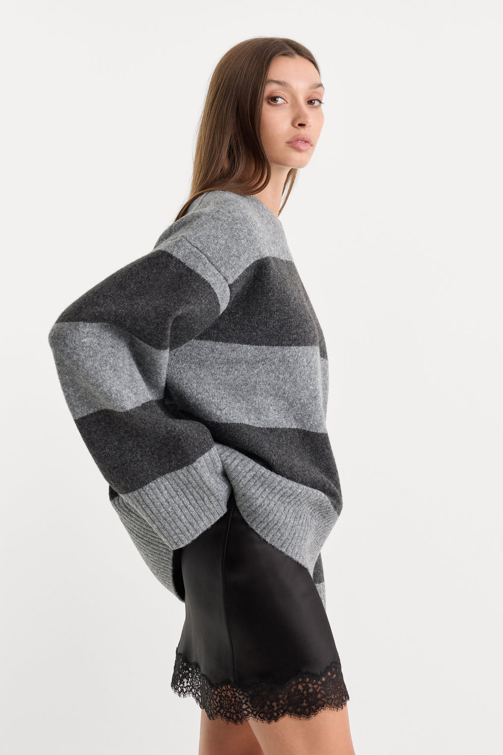 Premium THE OVERSIZED CREW SWEATER GREY MELANGE STRIPE