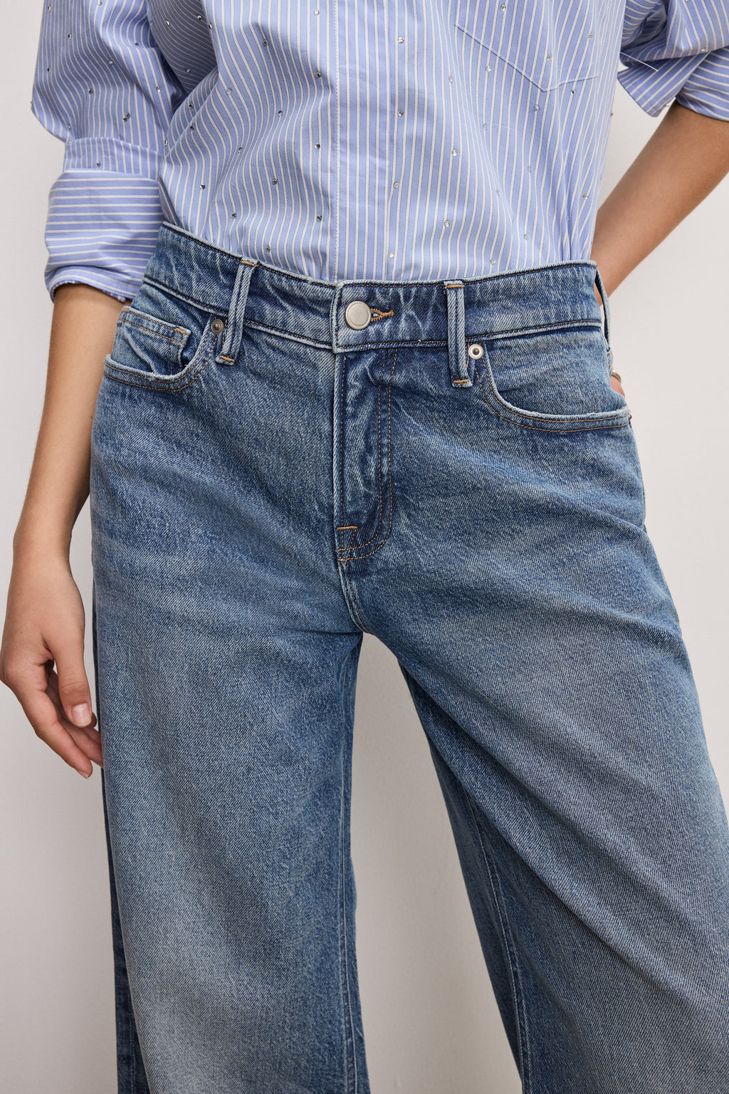 Premium GOOD EASE PETITE RELAXED JEANS INDIGO575