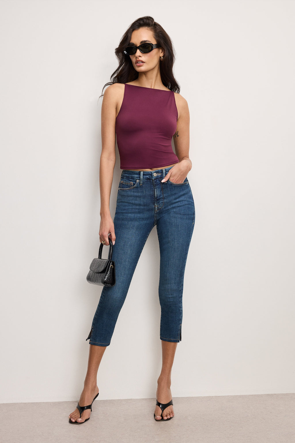 Premium WEIGHTLESS SLEEVELESS TANK FIG007