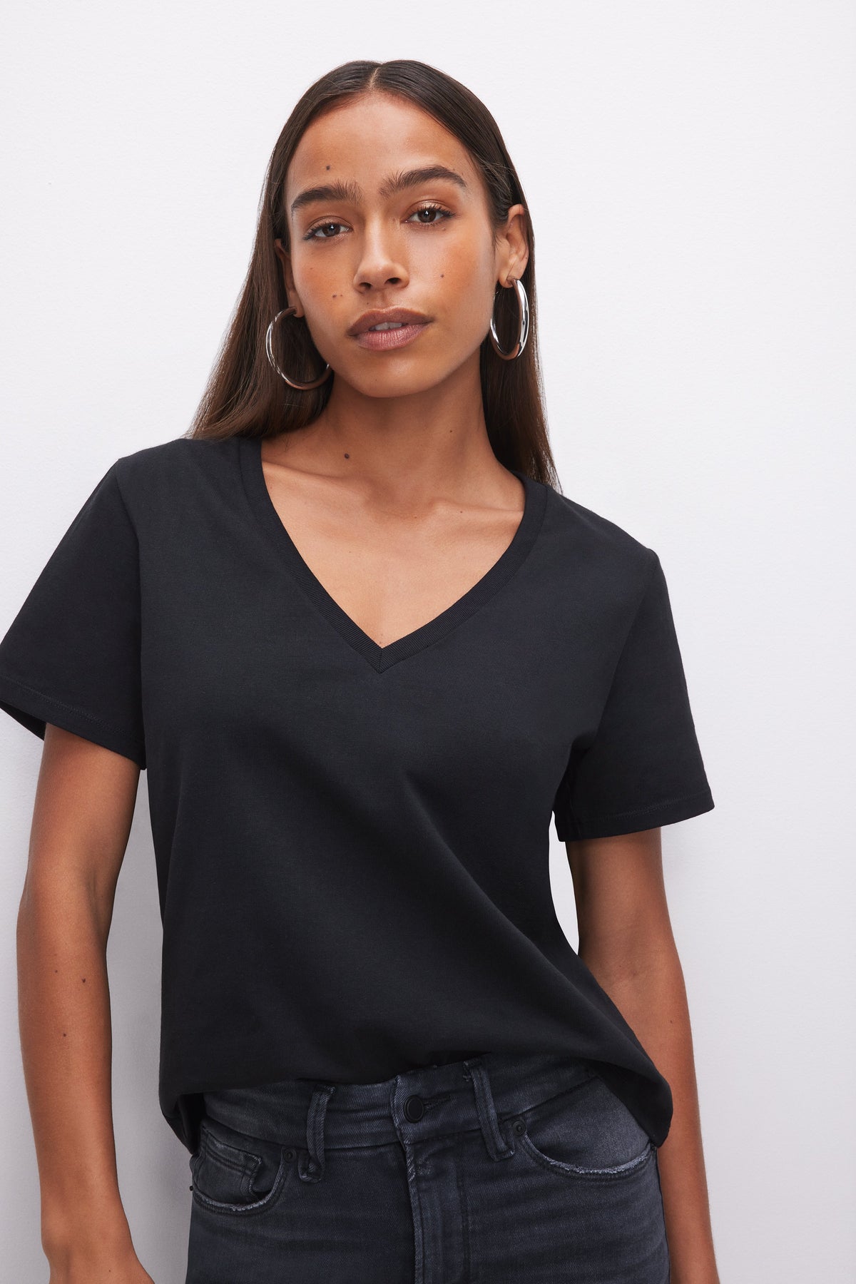 Premium COTTON CLASSIC V-NECK TEE BLACK001