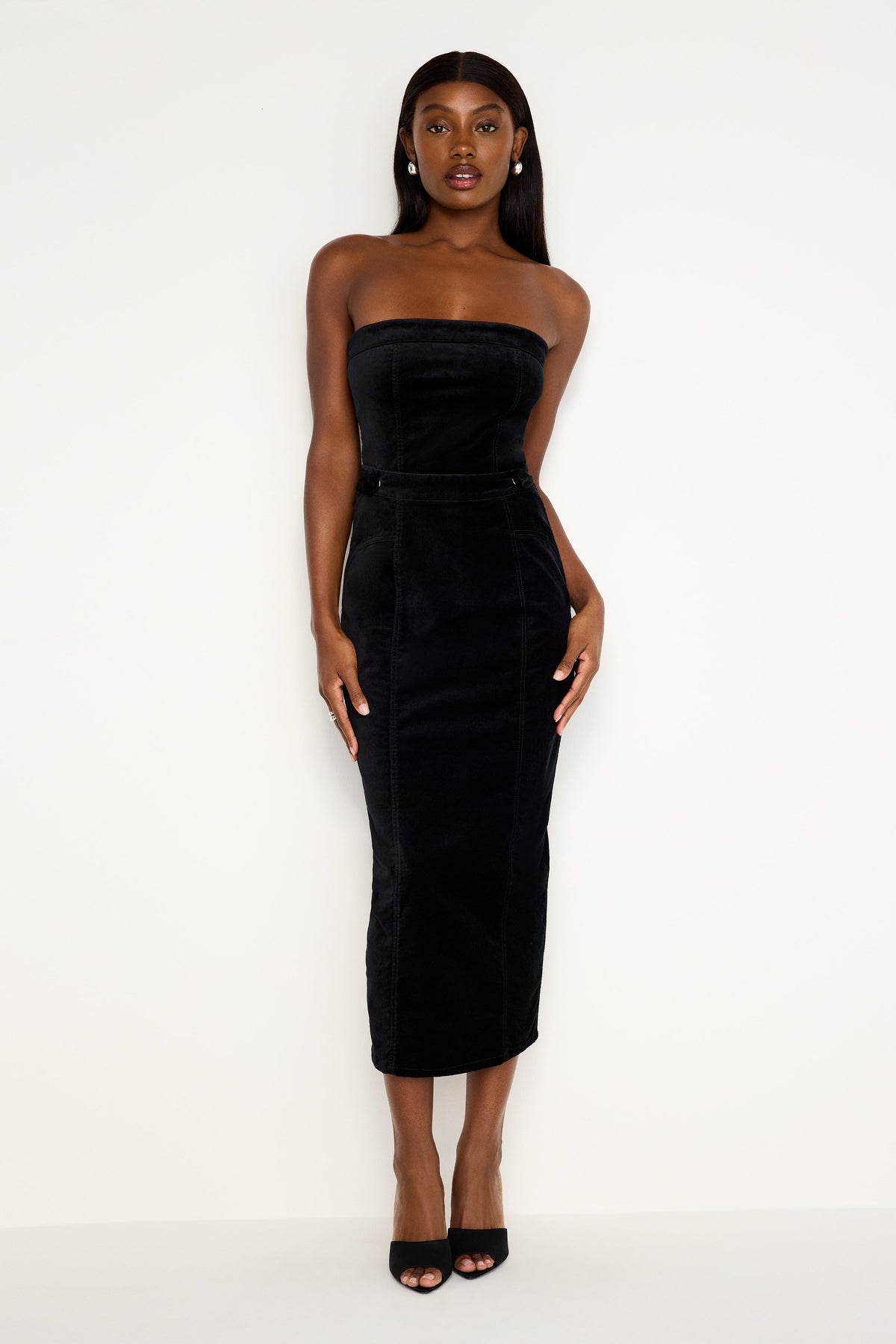 Premium FIT FOR SUCCESS STRAPLESS VELVET DRESS BLACK001